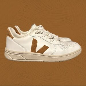 Veja Campo V-12 Sneakers Shoes in White/Camel Leather Women's Size 7 / 38 EUC